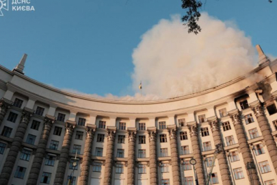 Rusya, Ukrayna hükümet binasını vurdu!