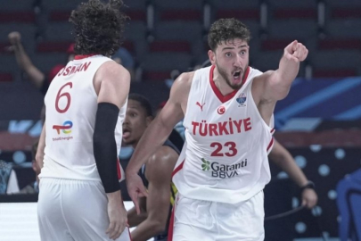 12 Dev Adam'ın yarı final rakibi netleşti: Türkiye - Yunanistan basketbol yarı final maçı ne zaman, saat kaçta, hangi kanalda?