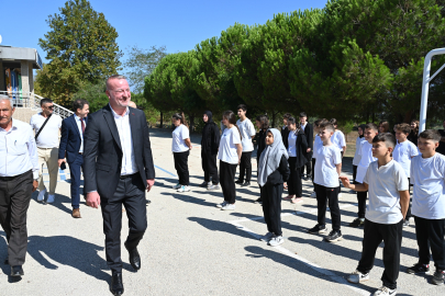 Başkan Karabatı, özel daveti kırmadı, Bayramdere İlkokulu’nu ziyaret etti