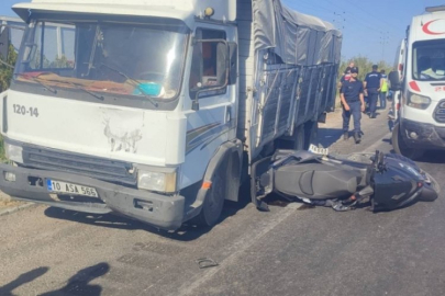 Bursa'da kamyonun çarptığı motosikletin sürücüsü kurtarılamadı...