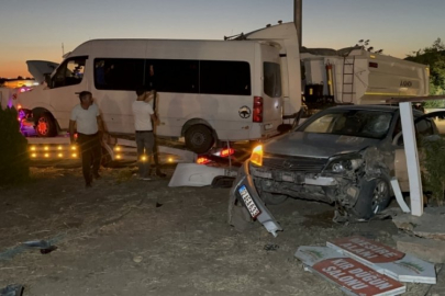 Minibüs ile otomobil çarpıştı: 12 yaralı var...