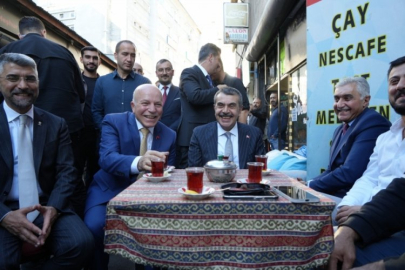 Bakan Tekin, Erzurum'da esnafla buluştu