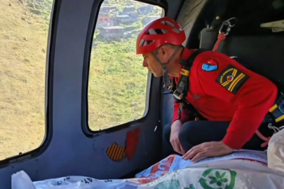 Rize'de yaylalarda mahsur kalanlara helikopterle erzak yardımı