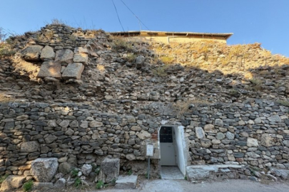 Bursa'da asırlık hapishanenin üzerinde yaşam! Surları delip kapı yapmışlar...