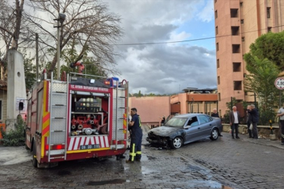 Seyir halindeyken yanan otomobil kullanılamaz hale geldi