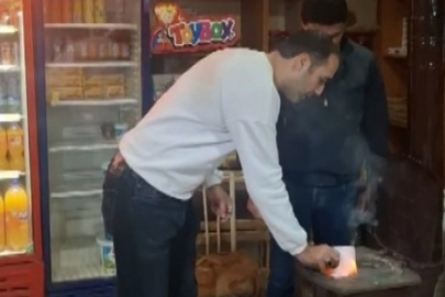 Alkışlanacak hareket! Mahallelinin borcunu kapattı, veresiye defterini yaktı
