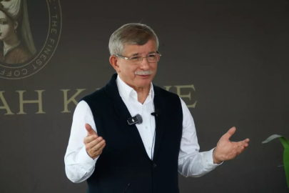 Ahmet Davutoğlu: 'Devlet darda, millet sıkıntıda yardım için elimden geleni yaparım'