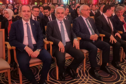 Cumhurbaşkanlığı Külliyesi'ndeki 29 Ekim resepsiyonuna Ahmet Davutoğlu ve Ali Babacan da katıldı