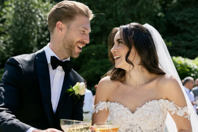 Karsu bebeğiyle Türkiye'ye geldi! Uçaktan paylaşım var