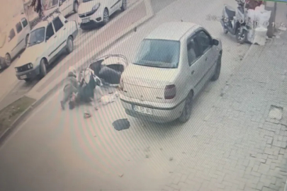 Bursa'da motosiklet yayaya çarptı: 2 yaralı