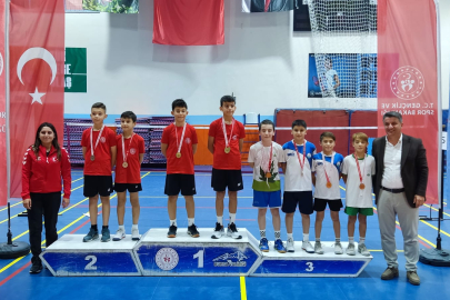 Osmangazili Badmintoncular Madalyaya Doydu