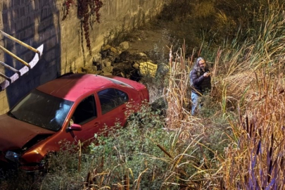 Otomobil 5 metrelik kanala uçtu, sürücünün burnu bile kanamadı