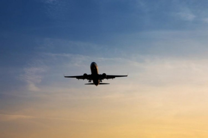 Uçakta ani irtifa kaybı sonrası yolcular hastaneye kaldırıldı