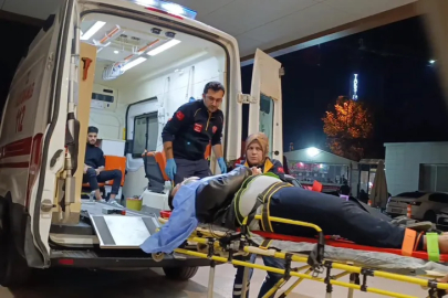 Bursa'da kontrolden çıkan otomobil ağaca çarptı