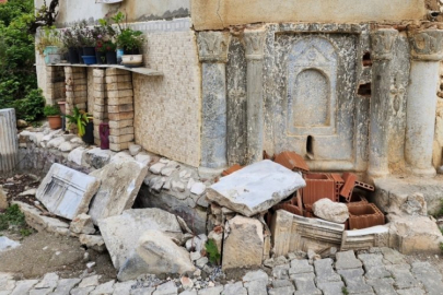 Bursa'da tarihi Bizans çeşmesi evin duvarı oldu!