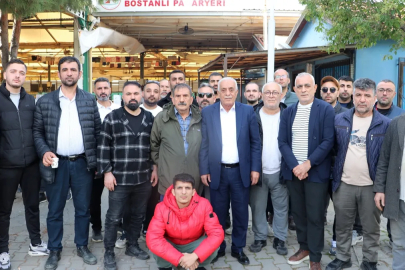 İzmir’de Bostanlı pazar yerinde pazarcılar, tekstil fuarını protesto etti