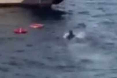 Üsküdar'da bir kadın feribottan düştü!