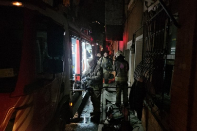 Akşam saatlerinde korkutan yangın! 4 kişi binada mahsur kaldı