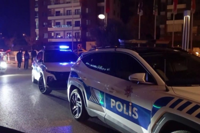 Bursa'da AVM'de sıcak saatler! Silahını göstererek bekçileri tehdit etti