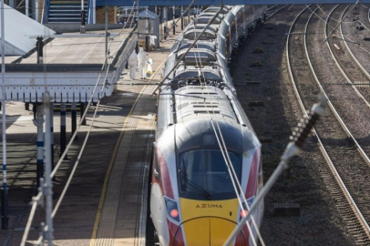 İngiltere'de trende bıçaklı saldırı