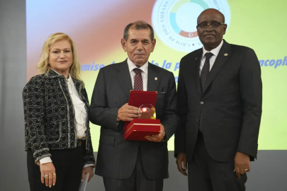 2025 Yılının Frankofon Kişiliği Ödülü Dursun Özbek'e verildi