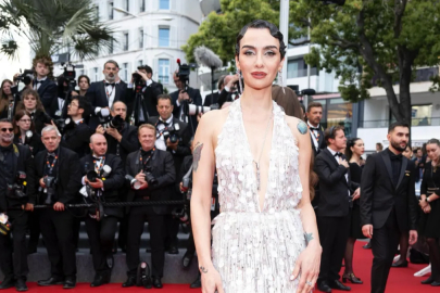 Aşk karelerine kısa bir mola! Birce Akalay'dan aile paylaşımı geldi