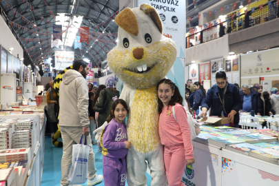 İnegöl Kitap Günleri Tüm Coşkusuyla Sürüyor