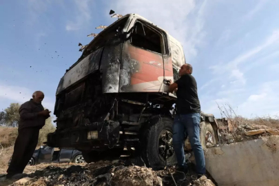 İsrailli Yerleşimciler Filistinlilere Ait Aracı Ateşe Verdi