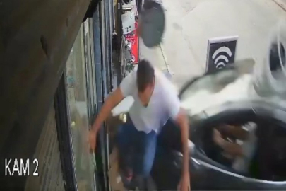 Kontrolden çıkan araç markete daldı! Ezilmekten son anda kurtuldu...