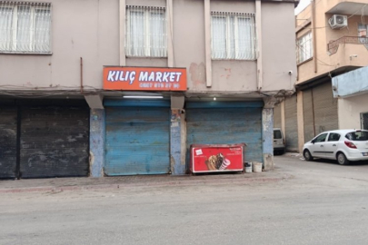 Otomobil markete daldı: 4 yaralı