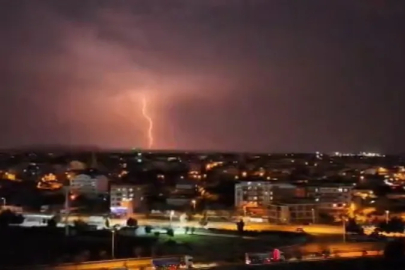 Bursa semalarında şimşek gösterisi