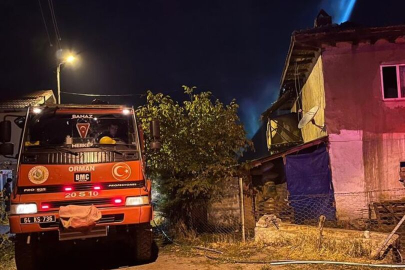 Yıldırım düşen evin çatısında yangın çıktı