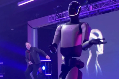 Elon Musk açıkladı: 20 yıla bilinciniz robota yüklenecek