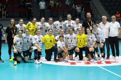 Bursa Büyükşehir Belediyespor Kadın Hentbol Takımı son 16'da