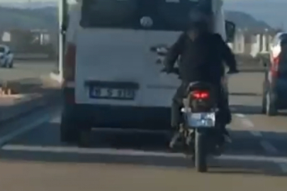 Bursa'da motosikletli sürücü trafiği tehlikeye attı!