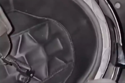 Motosiklet kaskının içinden çıkan şey inanılmaz