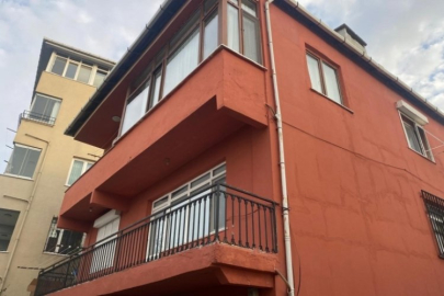 Beykoz'da duvarları ve zemini çatlayan 2 bina mühürlenerek tahliye edildi