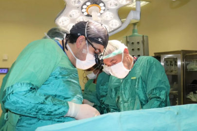 Karın ağrısıyla hastaneye gitti! Karnından iki karpuz ağırlığında tümör çıktı...