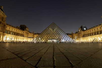 Fransa'da Louvre Müzesi'nin giriş ücretleri AB ve 3 ülke dışındaki ziyaretçiler için 2026'da artacak
