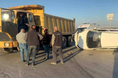 Gaziantep'te Hafriyat Kamyonu ile Otomobil Çarpıştı: 1 Yaralı