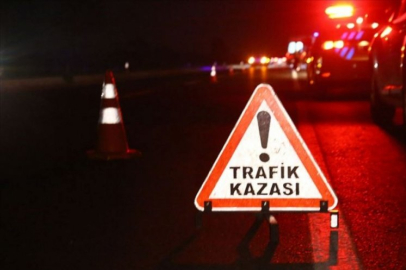 İki otomobilin çarpıştığı kazada ölü ve yaralılar var...