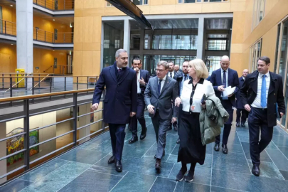 Bakan Fidan, Almanya Federal Meclisi'ni ziyaret etti