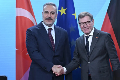 Hakan Fidan, Türkiye’nin Berlin Büyükelçiliği'ni ziyaret etti