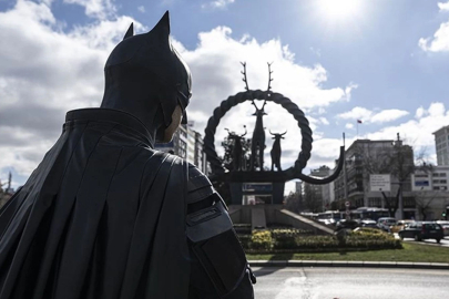 İlginç boşanma davası hikayesi: Kocası Batman çıktı, geceleri gizli göreve çıkıyor