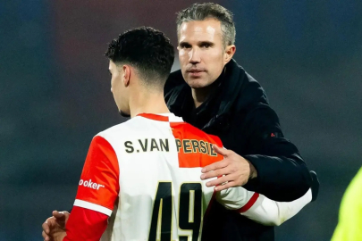 Kendi oğlunu oyuna alan Robin van Persie hayatının şokunu yaşadı