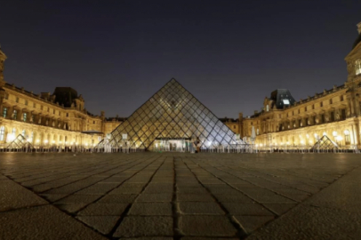 Louvre Müzesi'nin giriş ücretleri artacak