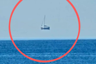 Muğla'da havada asılı duran tekneyi görenler gözlerine inanamadı