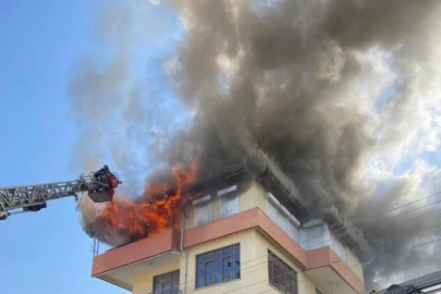 3 çocuk alevler içinde mahsur kaldı!