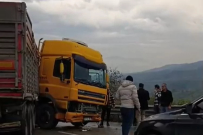 Bursa'da kontrolden çıkan tır makasladı!