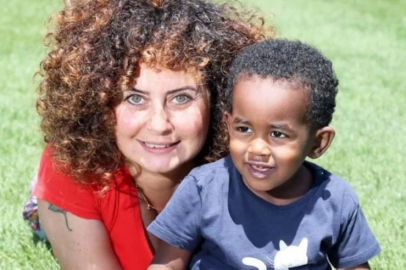 Etiyopya'dan evlat edinmişti... Esra Akkaya oğlunun son halini paylaştı